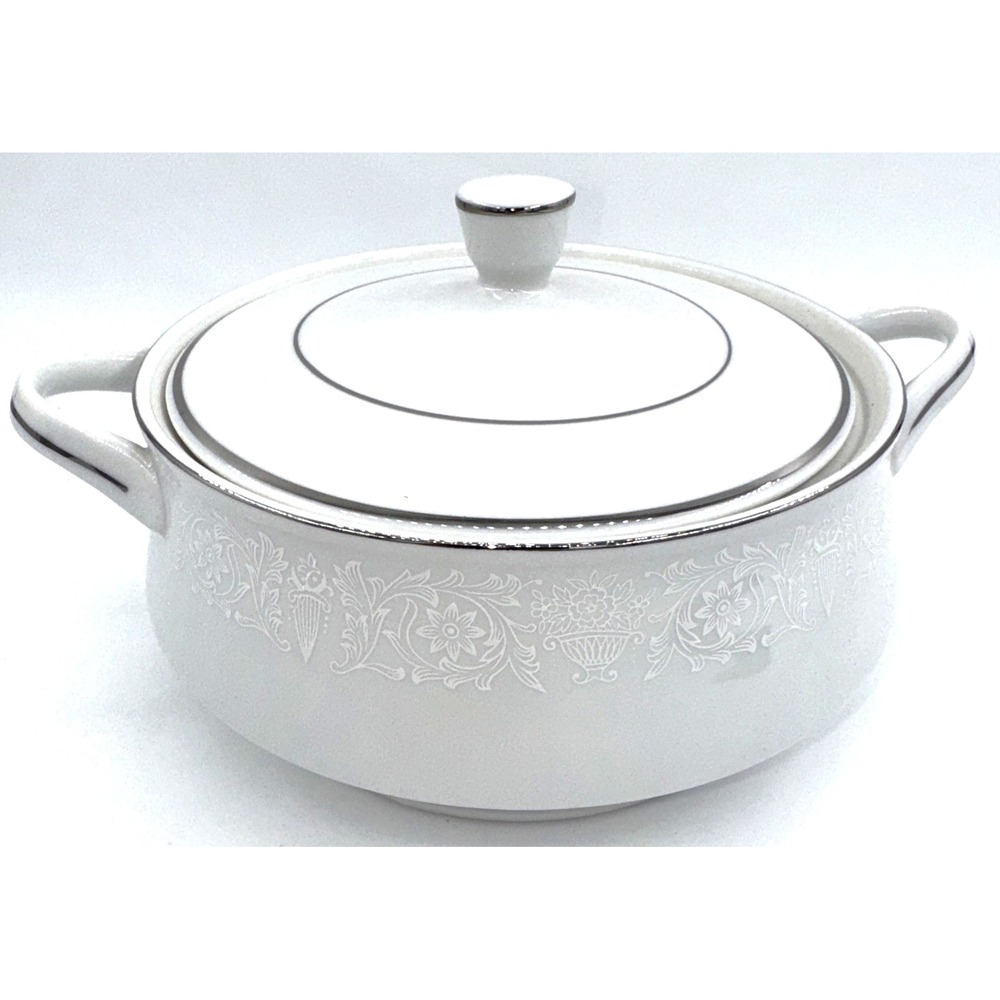 Covered Vegetable Bowl Crown Victoria Lovelace‎ Fine China Casserole Japan